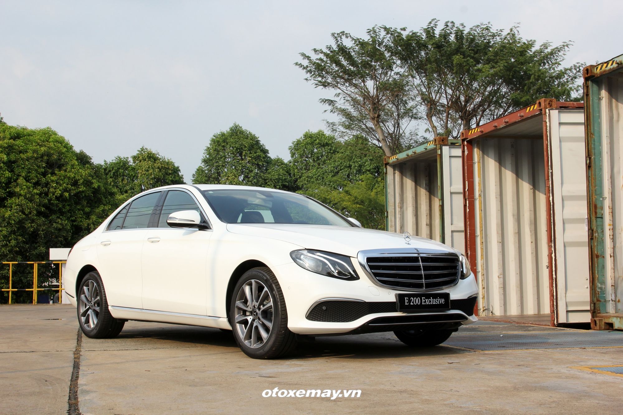 Công nghệ và thiết kế bắt mắt trên Mercedes-Benz E200 Exclusive 2020 giá 2,290 tỷ đồng